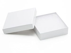 Magicool 20 Pack 3.5x3.5x1 Inch صناديق مجوهرات من الورق المقوى ، تستخدم للقلائد والأساور والأقراط والمجوهرات وتغليف الهدايا الصغيرة وصناديق هدايا المجوهرات بأغطية ومليئة بالقطن (أبيض)