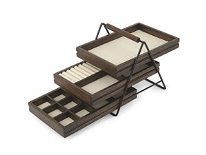 مجوهرات Umbra Terrace Tier Jewelry بثلاثة صواني خشبية مبطنة بالكتان المنزلقة بإطار معدني ومقبض ، سهلة التخزين والوصول ، الجوز ، 3 كل منها